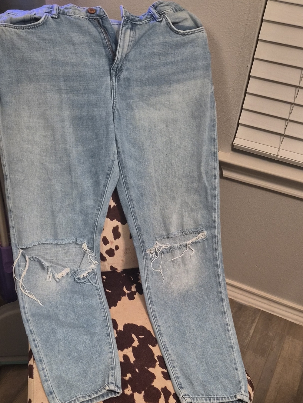 🥳Forever 21 Distressed Boyfriend Jeans